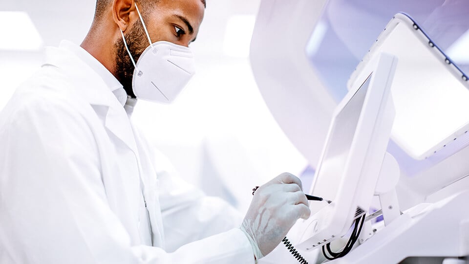 Scientist working in the laboratory